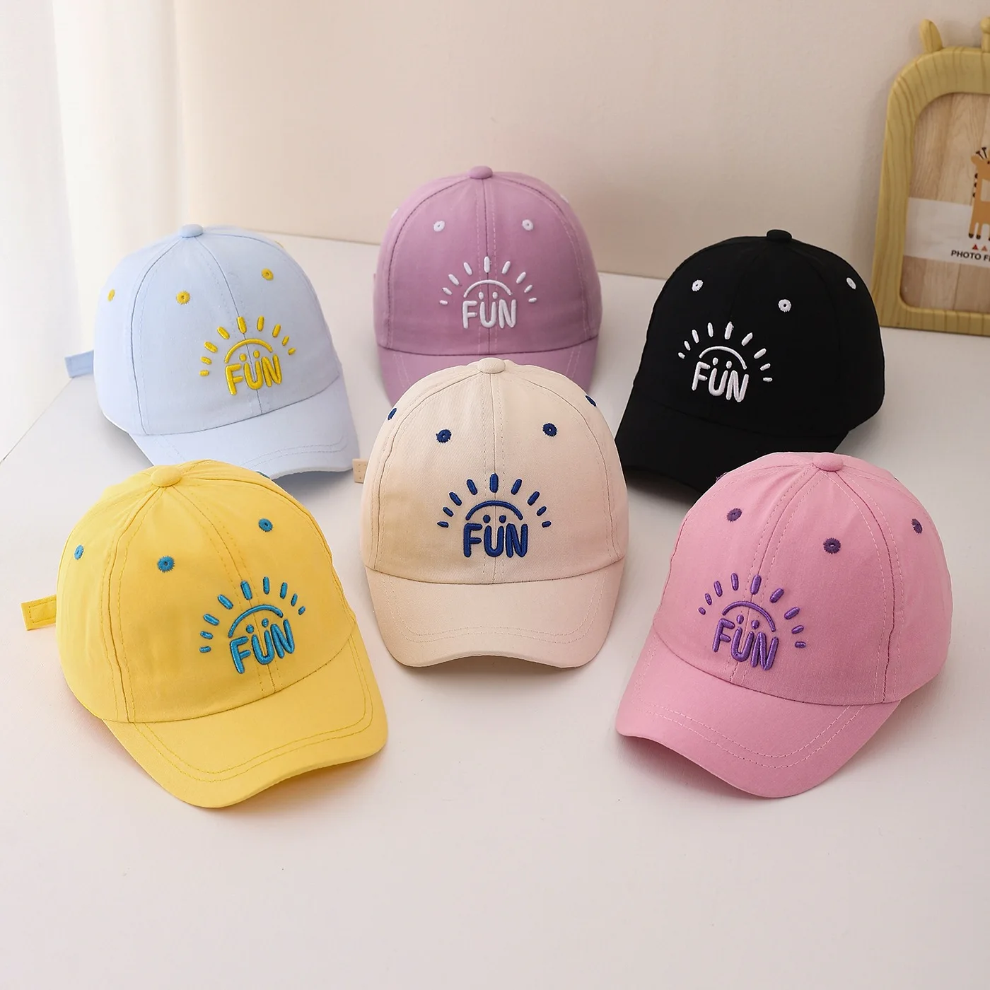 

Новая детская бейсболка весна-лето 2026 с вышивкой букв, защита от солнца, для мальчиков и девочек, уличная кепка для детей