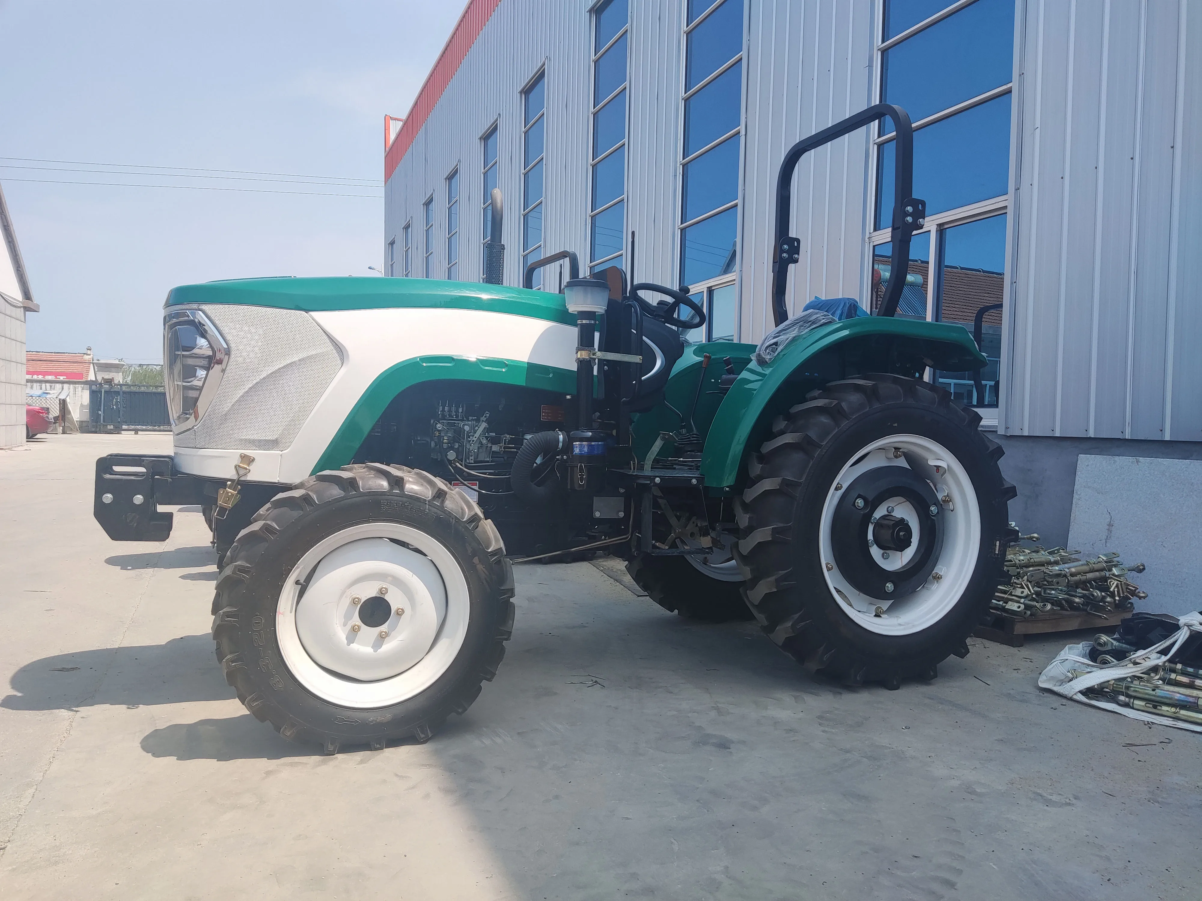 Lutian Agriculture 50Hp 60Hp 80Hp 4Wd 8+8 Shift Gearbox Wheel Diesel Tractors Made In China