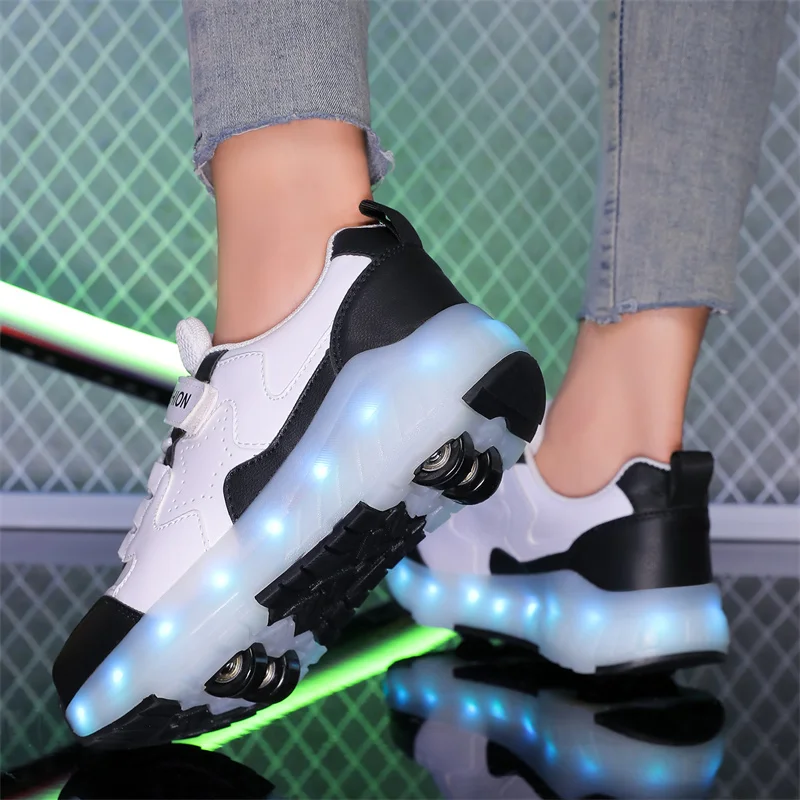 Scarpe da skate a rotelle a 4 ruote per bambini Scarpe lampeggianti per ragazze di tendenza con scarpe da ginnastica casual a doppio scopo retrattili a LED per bambini