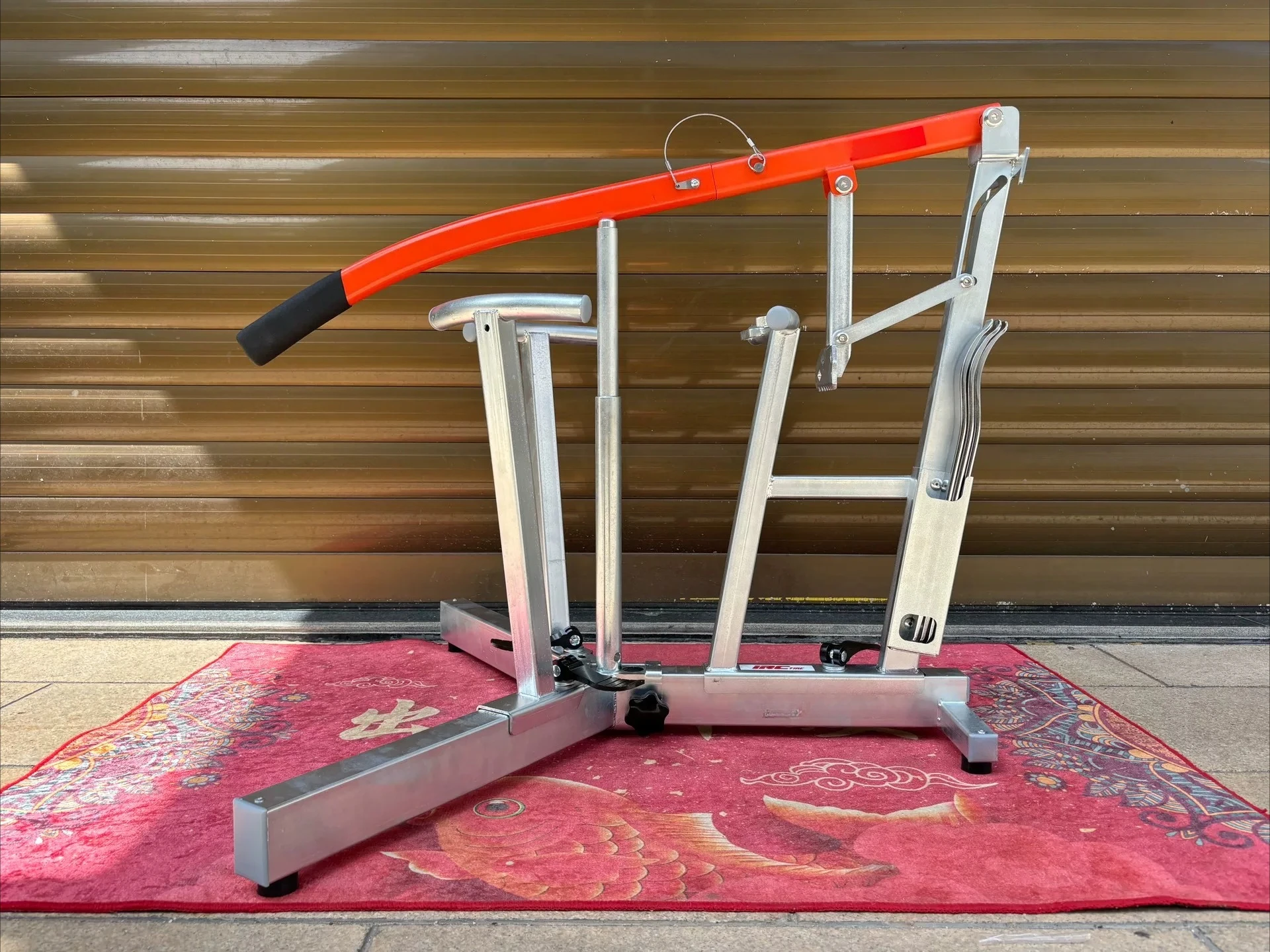 apply to Off road tire changing tool is lightweight, stable, and safe, and can change tires in just 3 minutes
