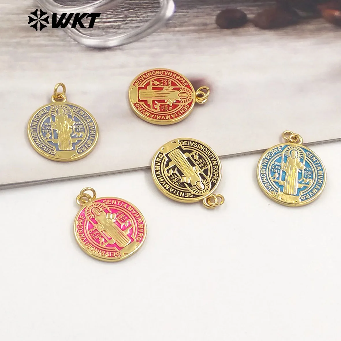 WT-MP294 Hot Selling Colorful Gorgeous Round Shape Bright Colour Yellow Brass Pendant For DIY Acc