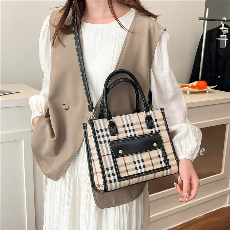 حقيبة كروس مربعة صغيرة عصرية وغير رسمية لعام 2025 للنساء، حقيبة كتف واحدة فريدة ومتخصصة، وحقيبة ريترو