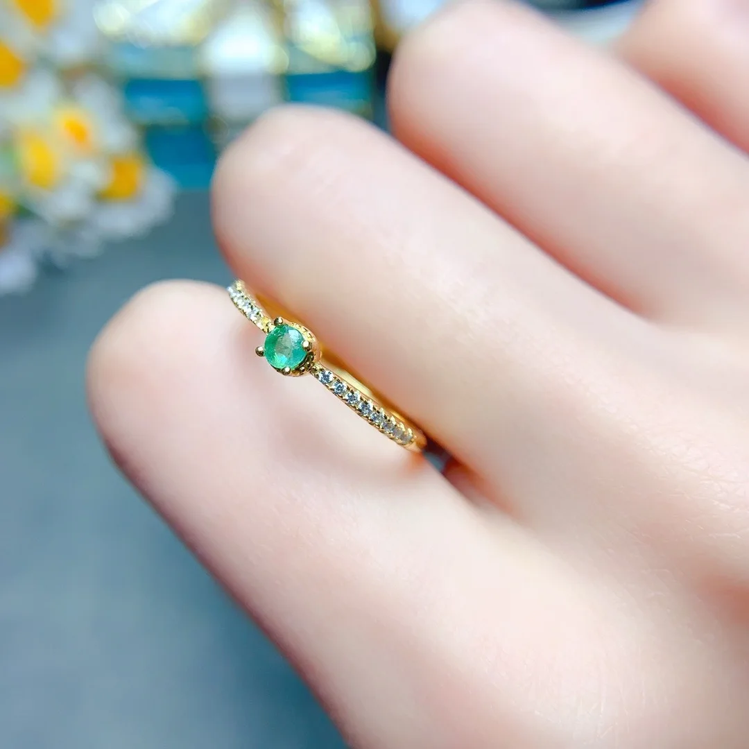 The S925 Sterling Silver Emerald Ring with A Certificate Is A Delicate and Exquisite Style of Women's Jewelry