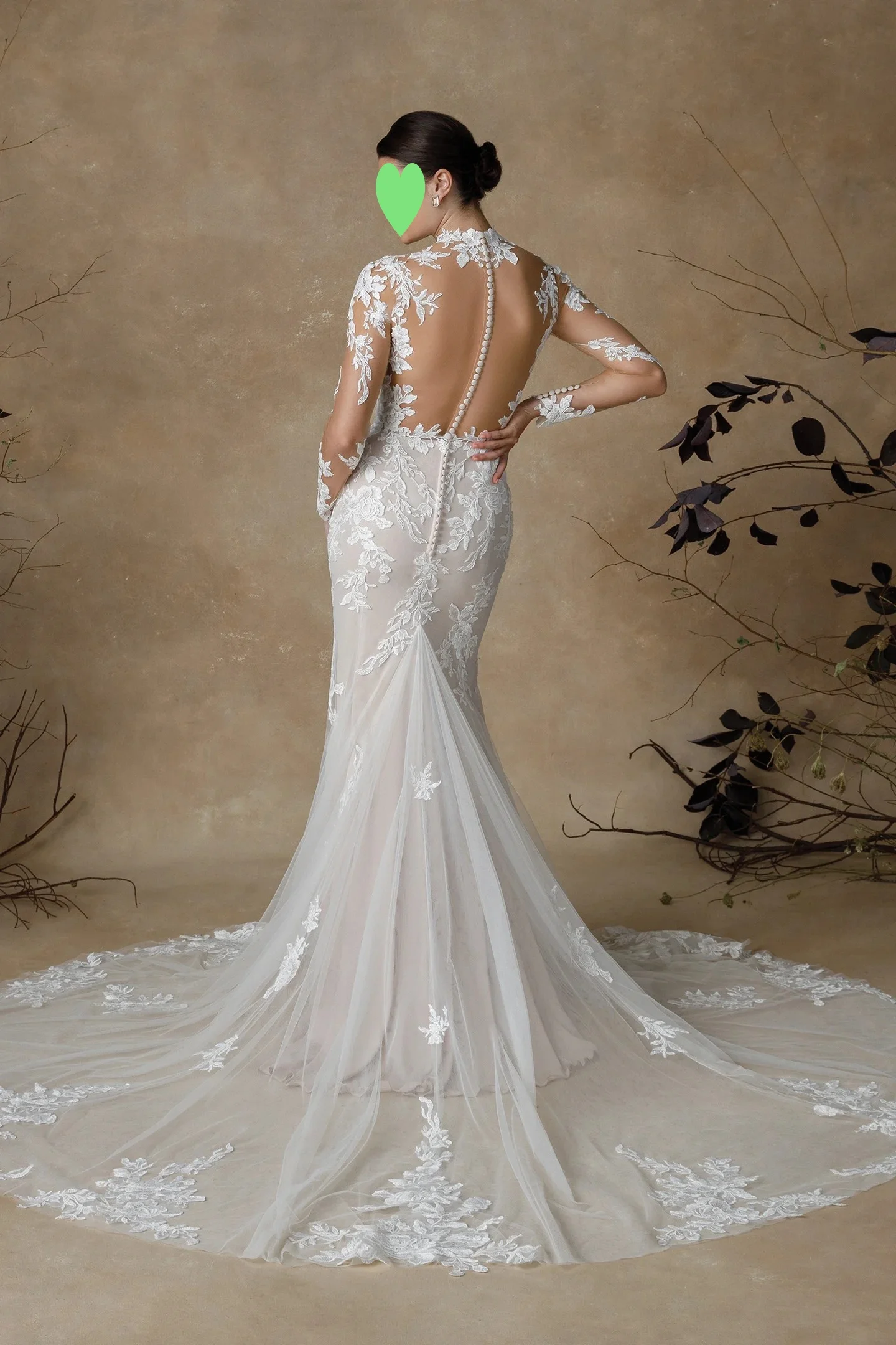 ชุดแต่งงานสีขาวแบบใหม่ปี 2026 สำหรับผู้หญิง ตกแต่งด้วยลูกไม้คอสูง กระโปรงทรงหางปลา แบบสั่งตัดได้