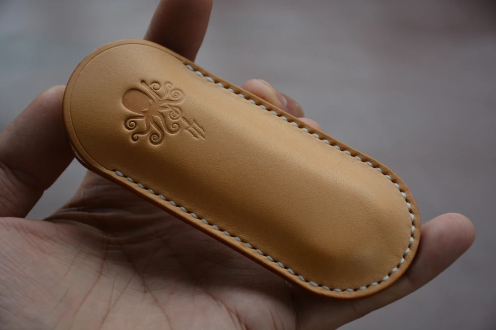 Etui-en-cuir-pour-petit-couteau-fait-main-en-cuir-tanne-etui-tactique-pour-mosquito-horween-cowhide