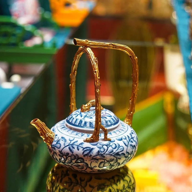 

SS81 Chinese high temperature, ceramic inlaid copper hand-painted, twisted lotus short body round, teapot tabletop ornament