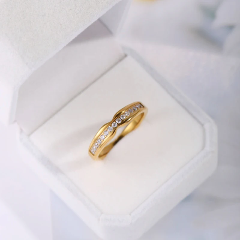 1 Piece of Stainless Steel Ring Plated with 18K Gold, Wave-Shaped Half-Circle Imitation Diamond Ring, Wave-Shaped Finger Ring, Versatile and Luxurious Hand Jewelry for Women for Everyday Wear