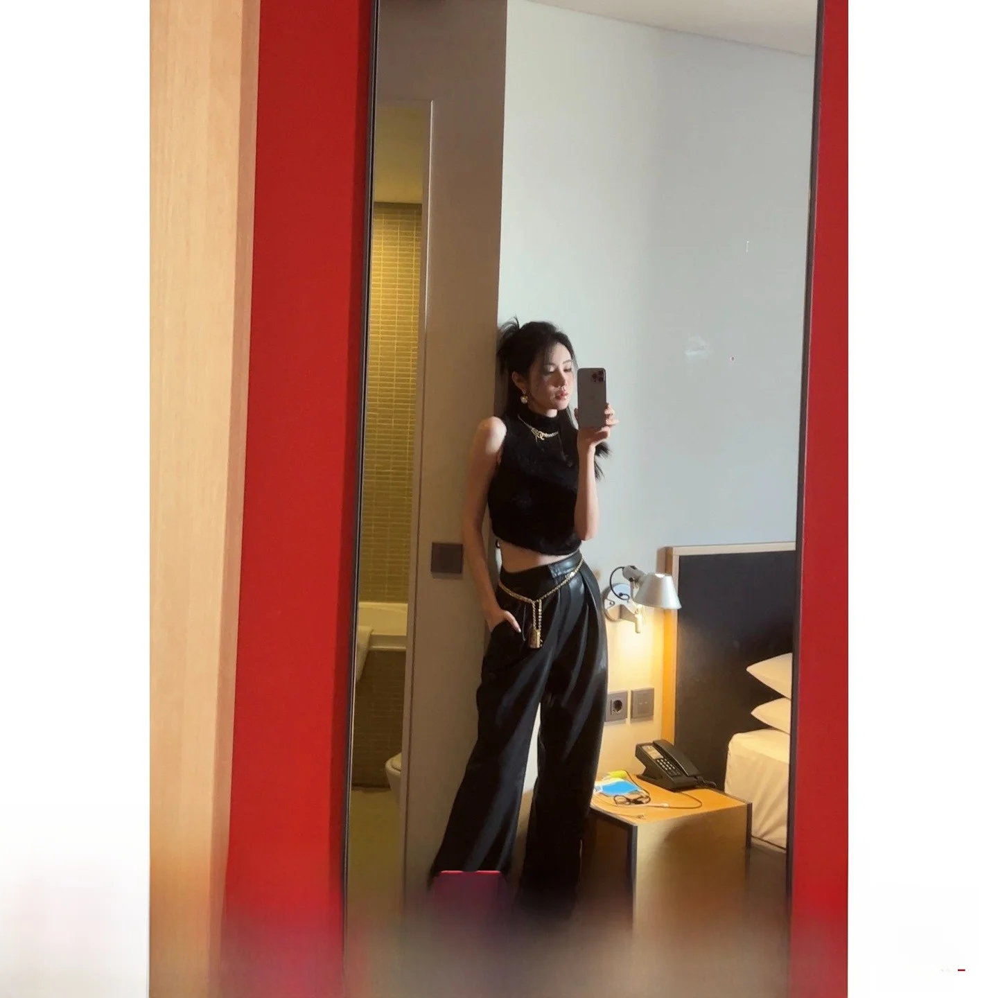 

Sun Ya Early Autumn Furry Inner Wide Leg Pants Bla Loose Women's Jeans High Waist Long Pants Commute Sle Asymmetric D...