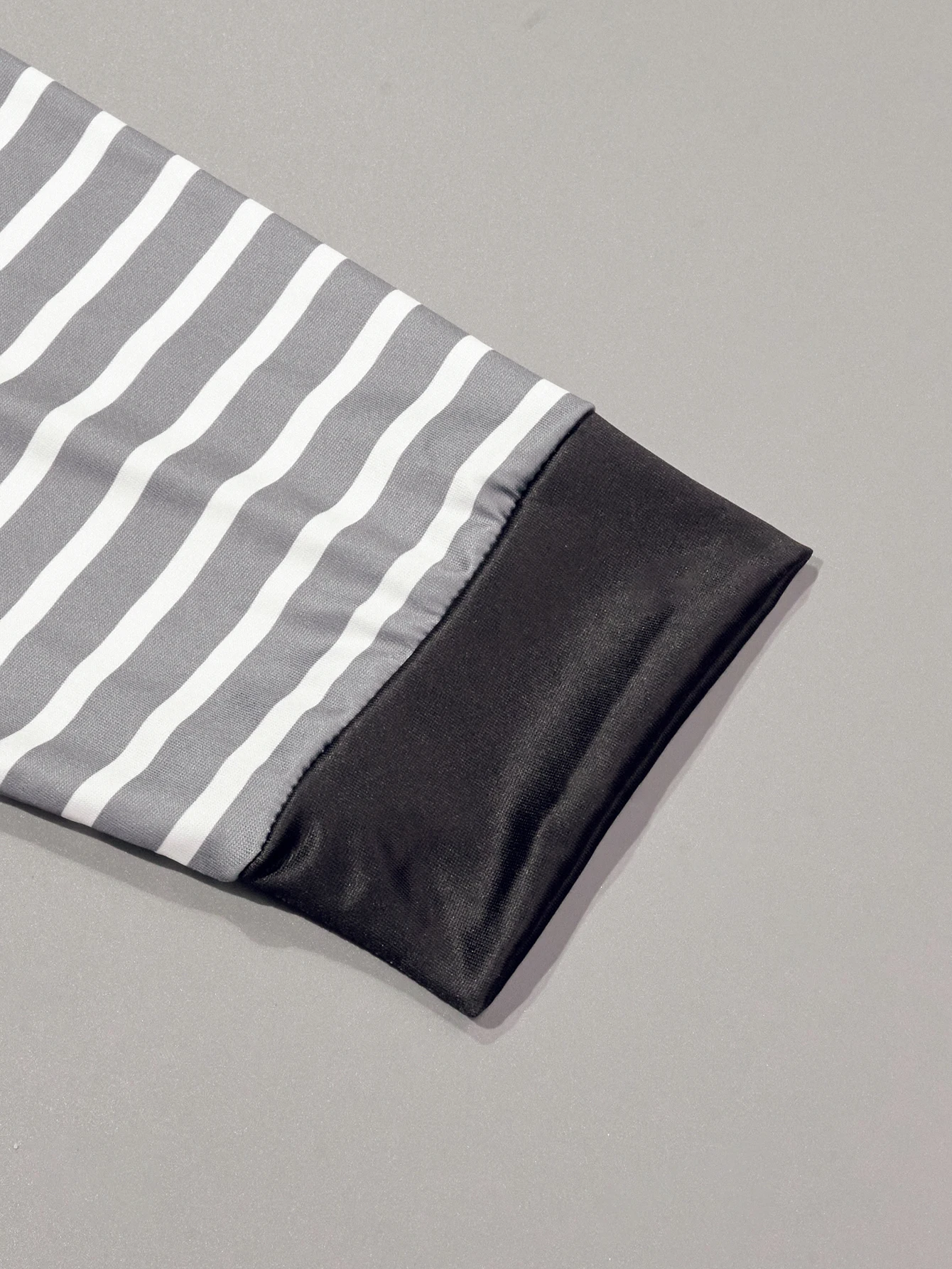 Large size women\'s pajamas home clothing autumn comfortable long sleeved black and white striped V-neck pajama skirt