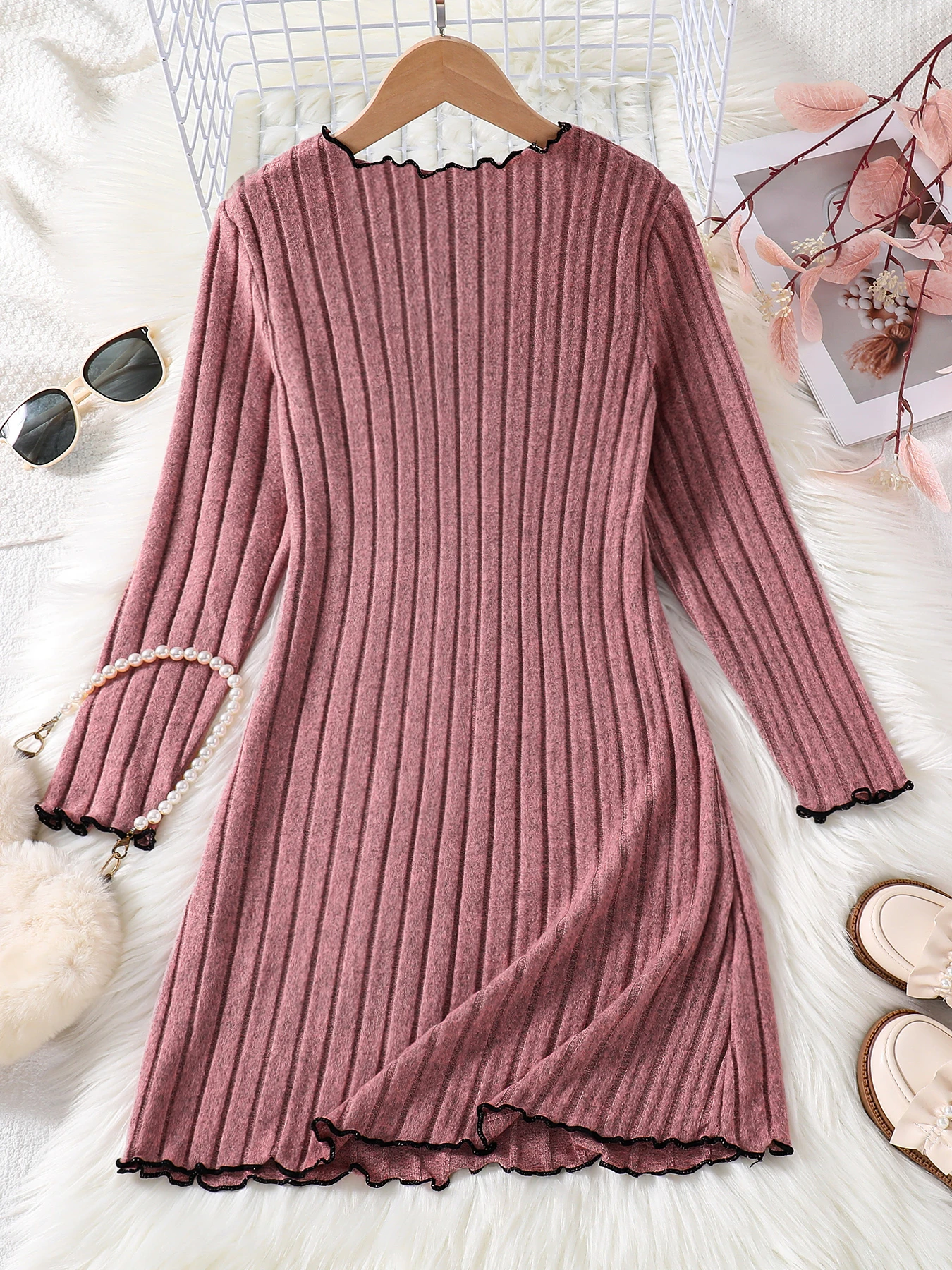 Children's clothing, girls' and teenagers' autumn fashion, casual and comfortable round neck solid color long sleeved dress