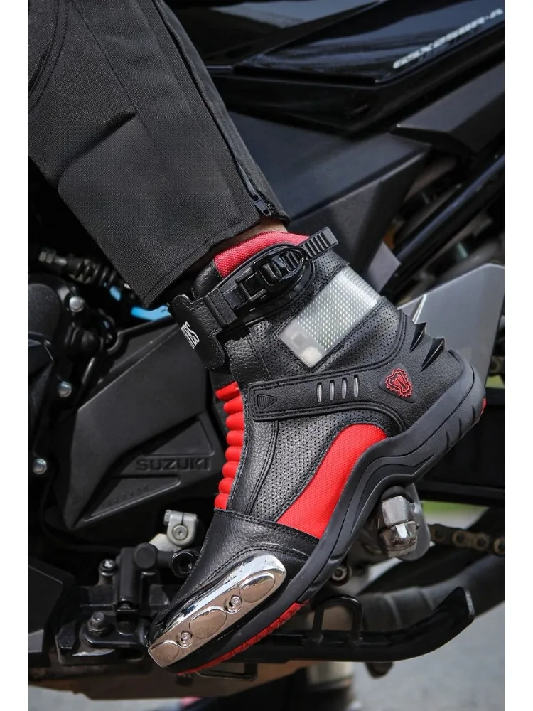 New Motorcycle Riding Boots Handsome LED Lights Four Seasons Commuting Anti-scratch Wear-resistant Equipment Moto Travel Shoes