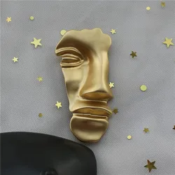 Exaggerated Funny Abstract Gold Color Metal Western Accessories Half Human Face Portrait Brooch Women Party Costume Decor Props