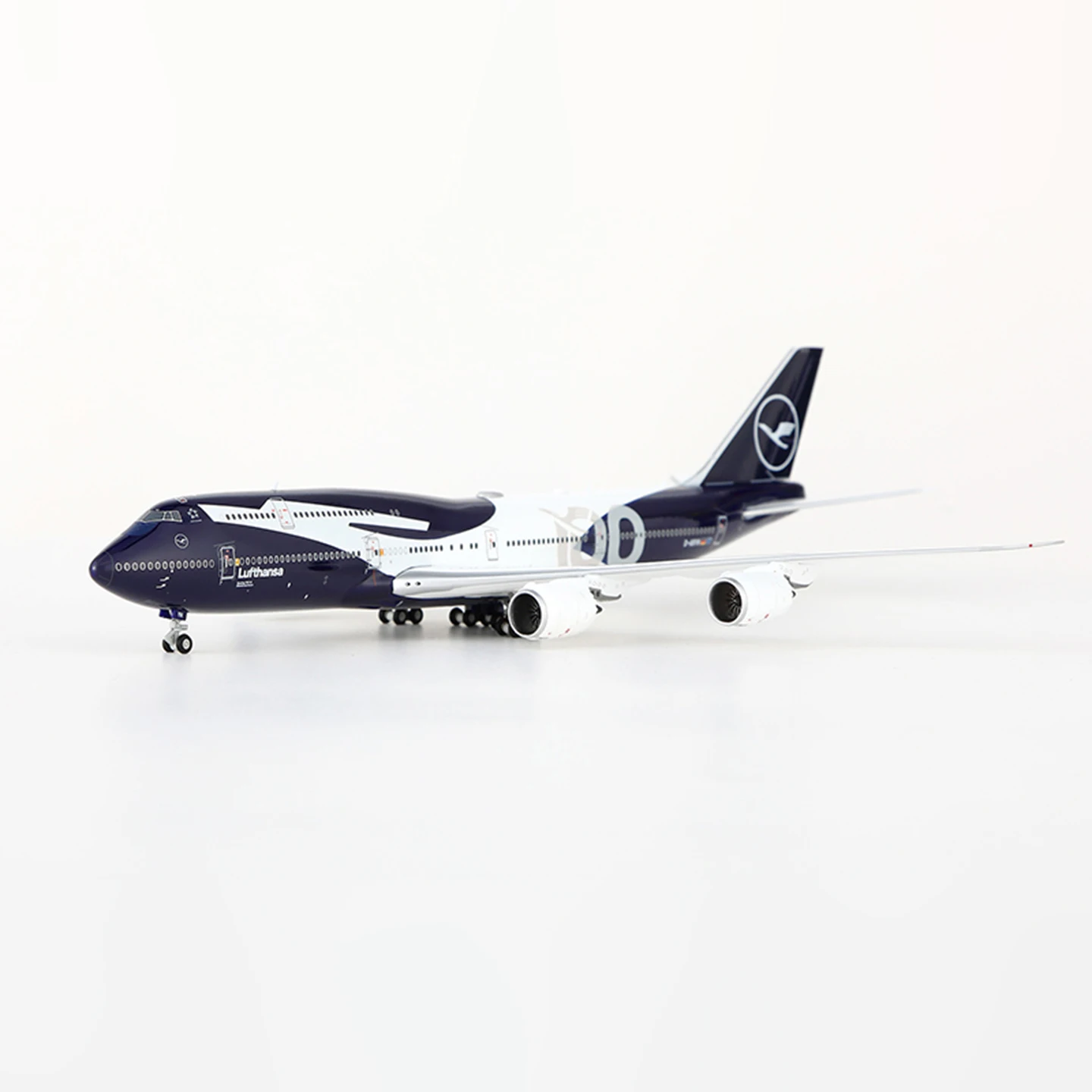 B631102 Alloy Collectible Plane Gift HX Models 1:400 Lufthansa Airlines StarAlliance Boeing B747-8 Diecast Aircraft Model D-ABYN - view 5