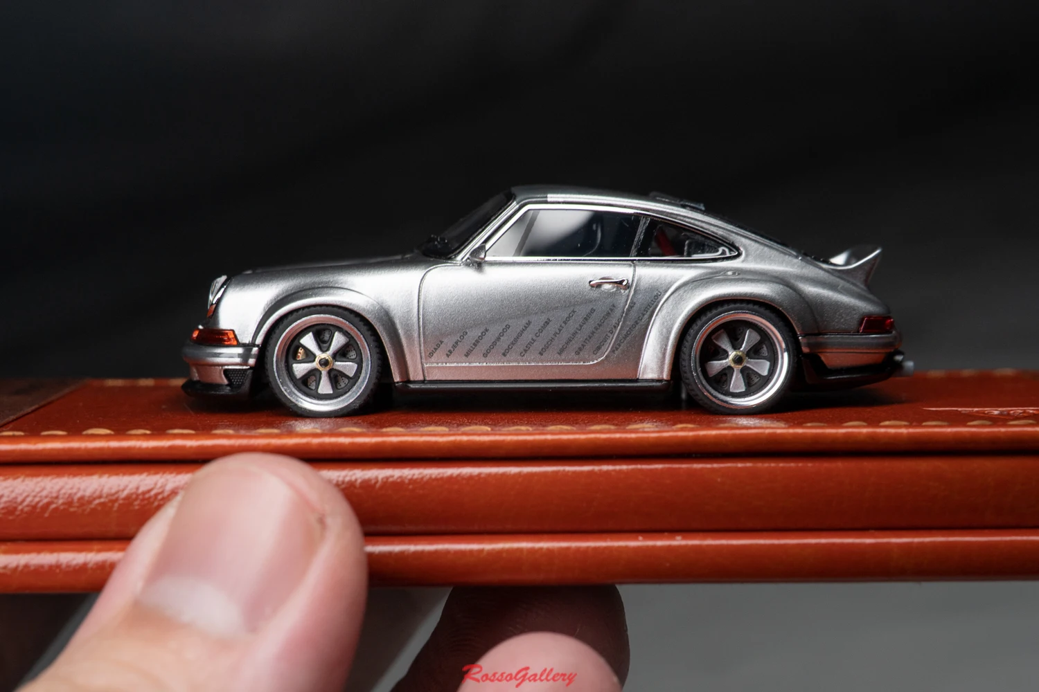 MAKE UP 1:64 TITAN 964 Singer DLS Simulation Limited Edition Resin Metal Static Car Model Toy Gift
