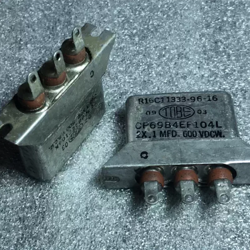 

Антикварный американский TOBE CP69B4EF104L 2×0,1 мкФ600 В медный корпус с двойной связью масляный конденсатор