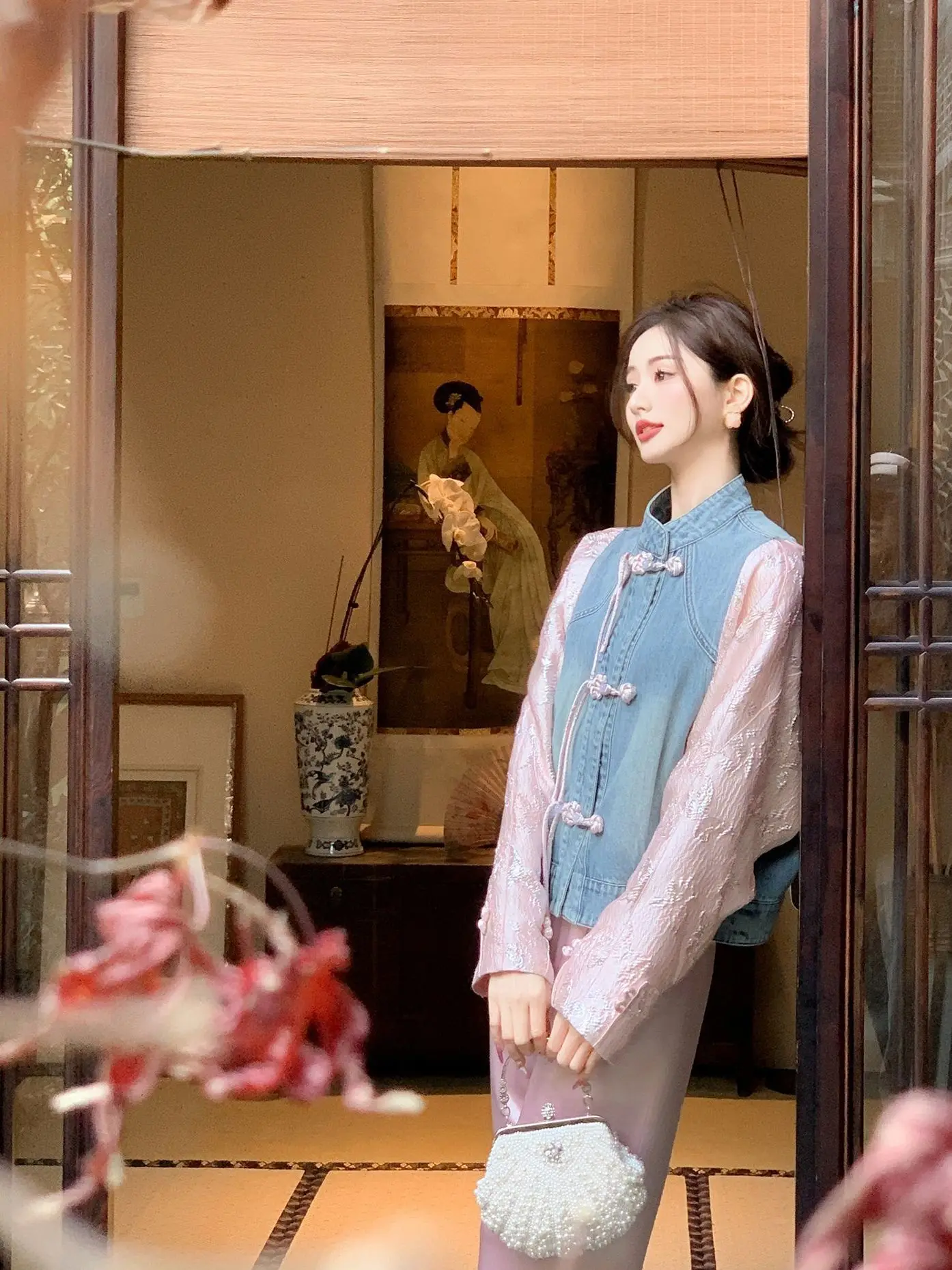 

Шикарное китайское джинсовое пальто из хлопка с вышивкой и воротником-стойкой, с пуговицами, для женщин, с длинными рукавами