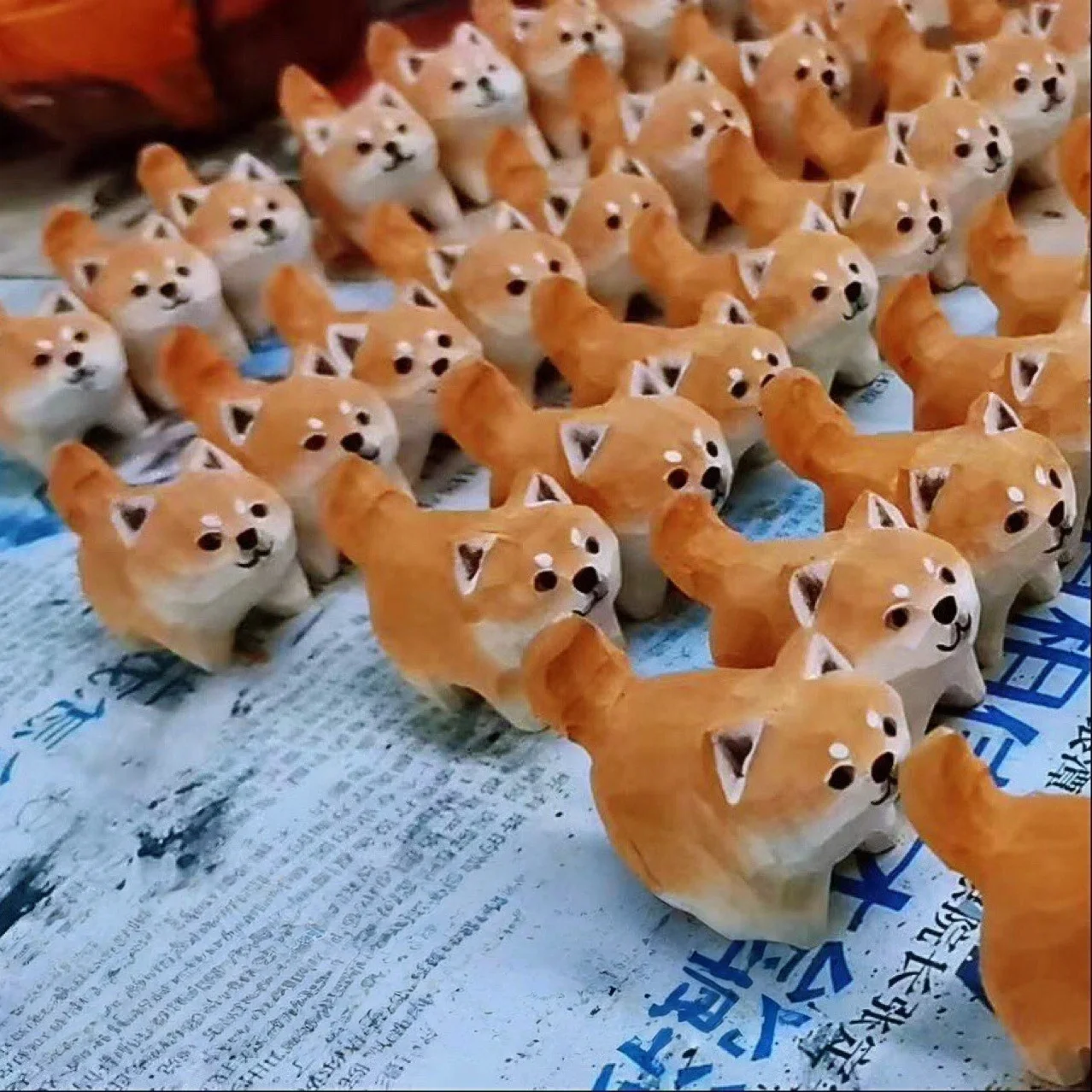 

Деревянная фигурка Шиба-ину ручной работы, резная резная маленькая собака, декор, украшение, аксессуары для дома, аксессуары для украшения дома