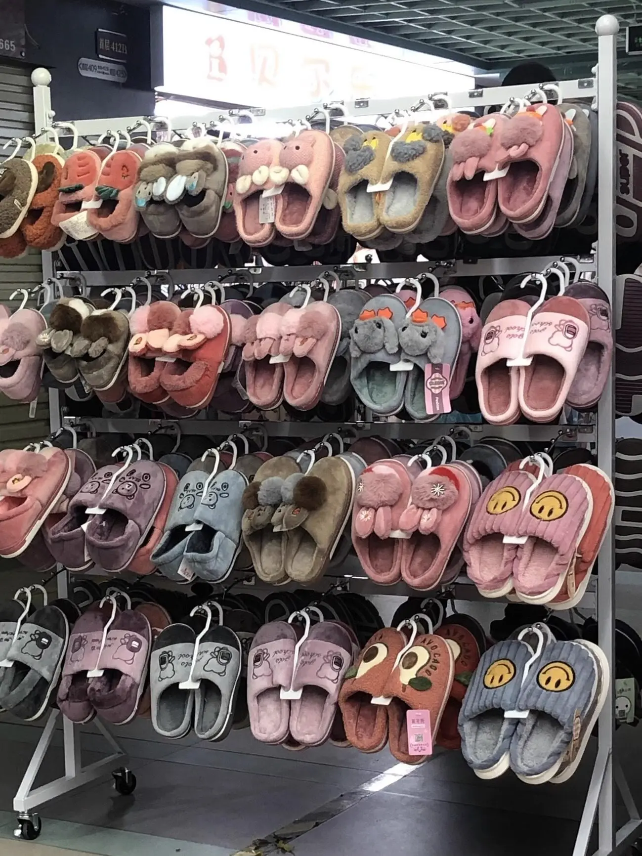 Shoe rack display rack Shoe store Floor-to-ceiling supermarket Children's shoe store Hanging slippers shelf Socks underwear