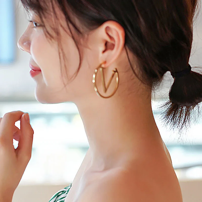 Luxury Brand Exaggerate Geometric Hollow Letter V Dangle Earrings for Women Personality Stainless Steel Korea Jewelry Fastness