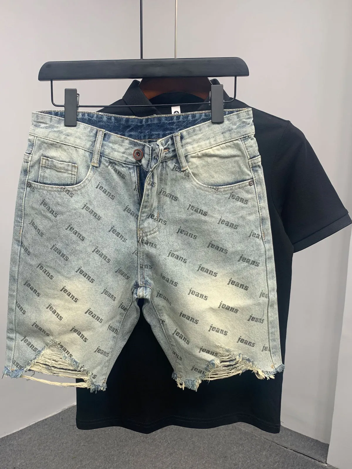 

Мужские джинсовые шорты Slim Fit с принтом букв и рваным краем, средней посадки, молодежные, летние, модные, прямого кроя