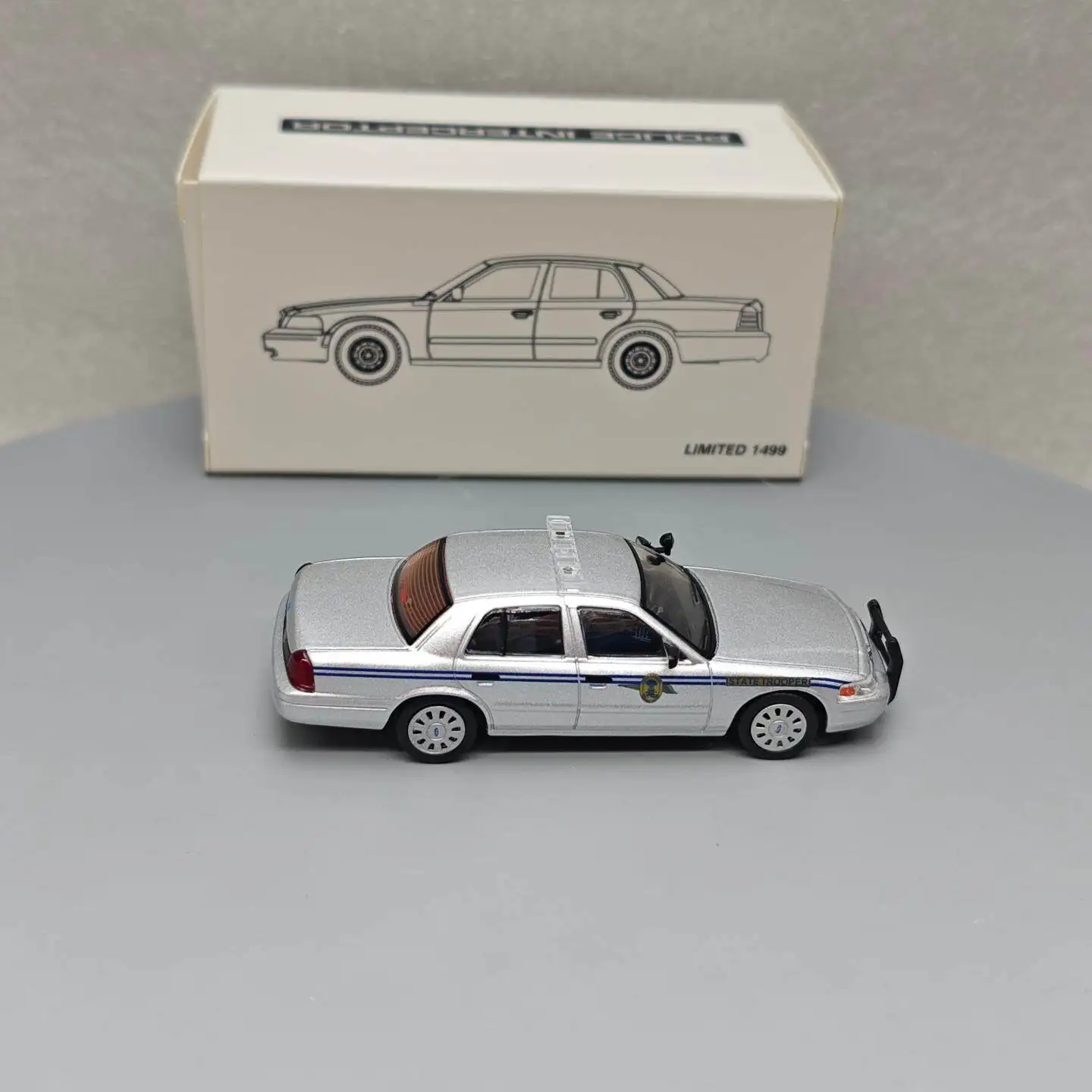 596 1:64 Crown Victoria South Carolina Highway Patrol 77 Diecast Alloy Car Model Collectible Gift