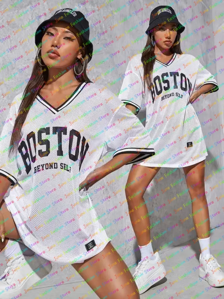 

Новые летние поступления, футболки с буквенным узором Boston для женщин, сетчатые дышащие спортивные футбольные майки с v-образным вырезом, топы большого размера Y2K