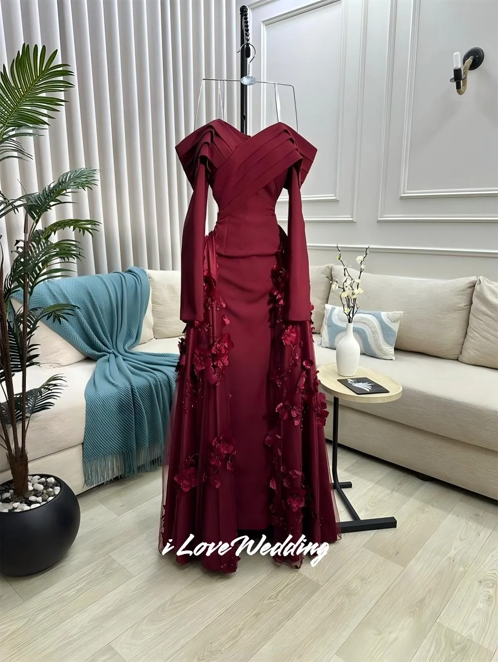 Sukienka balowa w kolorze burgundowym z dekoltem w serek, kwiatami 3D, o kroju litery A, z odkrytymi ramionami, długim rękawem, szyta na miarę, na specjalne okazje, długa do podłogi, plisowana, z możliwością personalizacji.