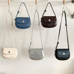 Nowa z klapą torebka na ramię damska damska prosta w jednolitym kolorze torba Crossbody mała muszelka w stylu Retro torba pod pachami