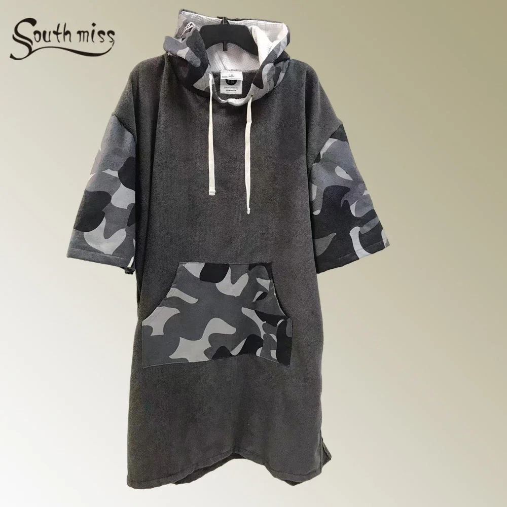 

Unisex Towel Poncho Camo Dive Changing Robe with Hood Sleeve Pocket for Surfer Swimmer One Size Fit All