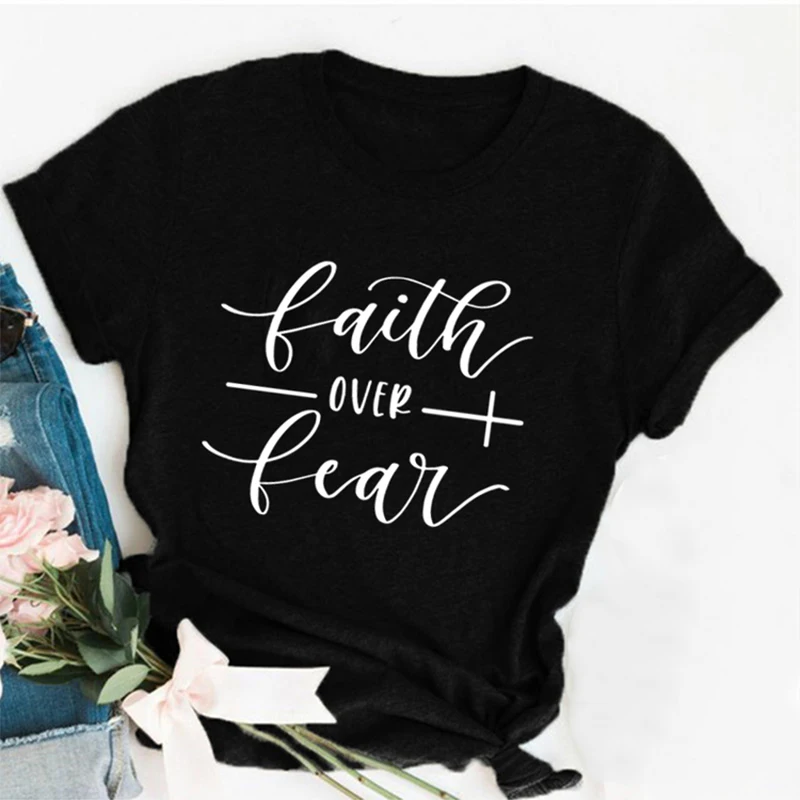T-shirt chrétien Faith Over Fear pour femme, vêtements religieux, graphique de la foi, slogan sans peur, t-shirts vintage pour fille en Y