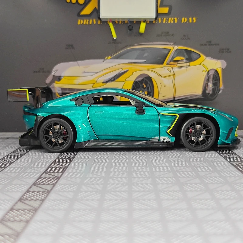 

CCA 1:22 Simulated Aston Martin Vantage GT3 alloy car model, doors and hood can be opened rich in details, finely crafted