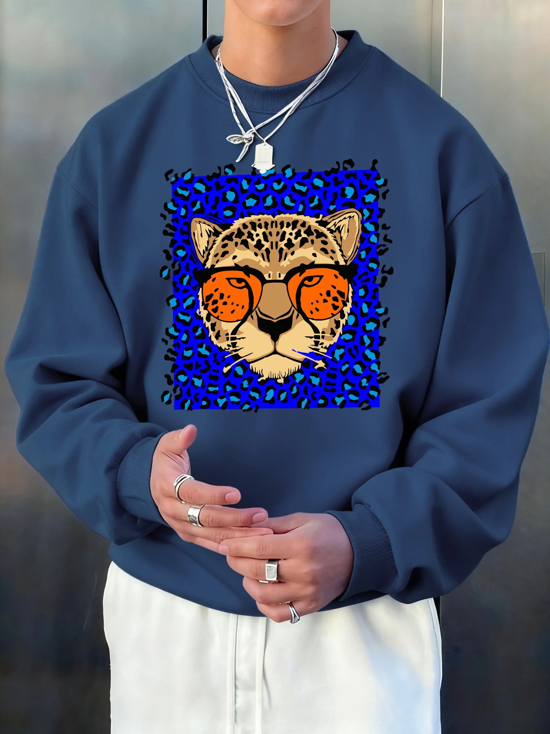 Lustiger Leopard unter blauem Leopardenmuster Drucke Herren Pullover Herbst Casual Sweatshirt Trendy All-Match Streetwear Fleece Bequemes Top