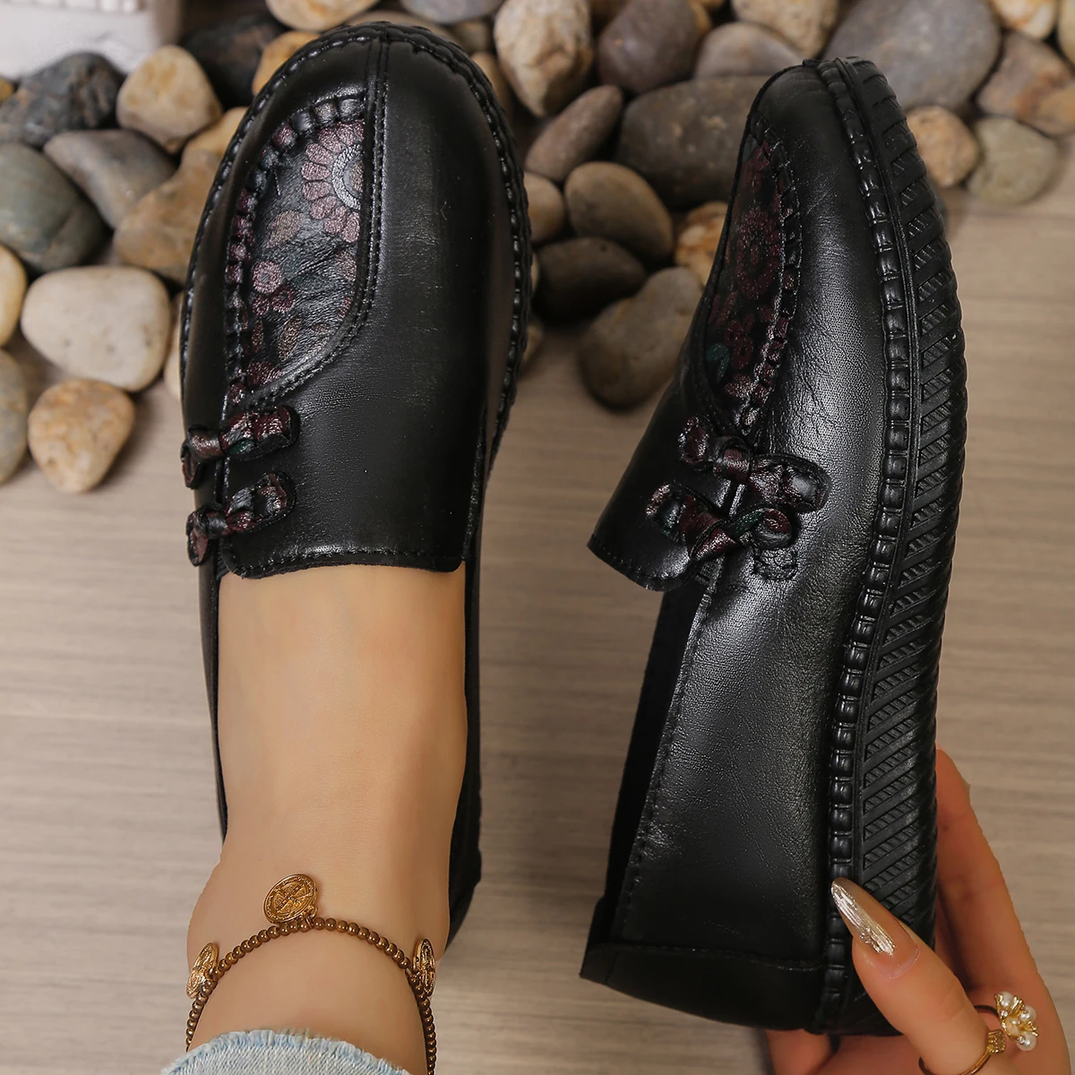Mom Shoes, Women's Loafers, Comfortable and Anti-Slip, Casual Flat Shoes for Middle-Aged and Elderly People with Free Shipping