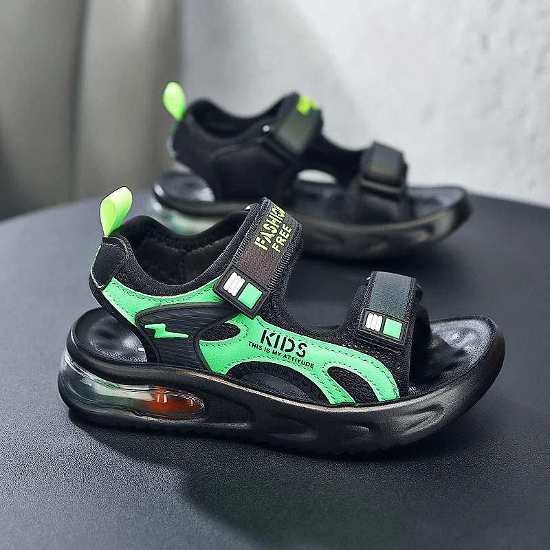 A pair of children's summer open-toe sandals with air cushioning for shock absorption and rebounding function, YY-L2308