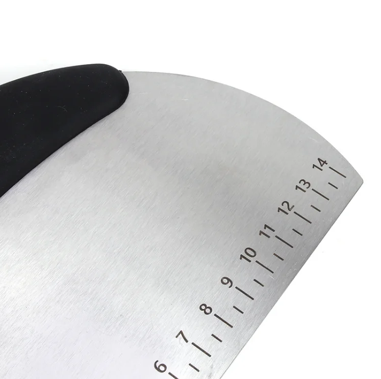 قاطع خَبز دقيق كريم بسكين نصف دائري #3