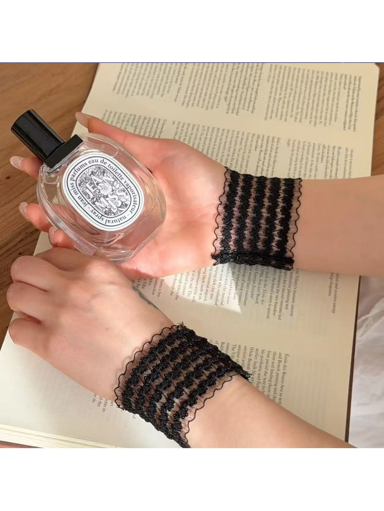 

1 pair of popular lace, fish silk lace cuffs, wrist protection, ladies' scar covering, fake sleeves, sleeve accessories
