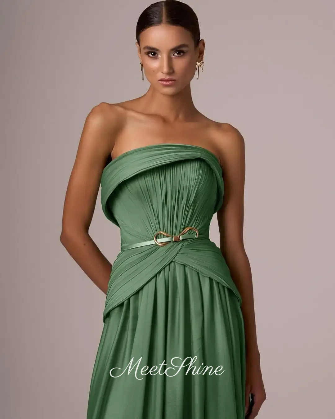 Abito da sera elegante a trapezio verde senza spalline Abito da cerimonia nuziale formale plissettato in chiffon senza maniche dell'Arabia Saudita personalizzato
