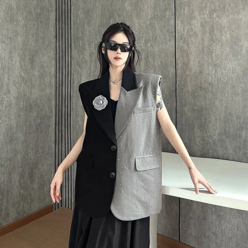 

Летний женский костюм: топ-блейзер, жилет без рукавов с горячей прессовкой и стразами, свободный жакет в стиле колор-блок