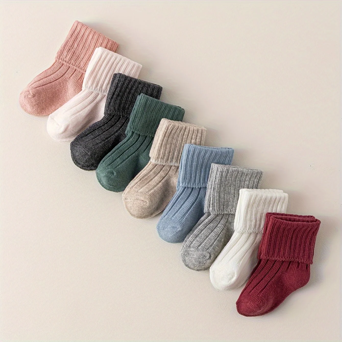 Striped cotton socks for boys and girls, knee-high socks for babies, and school uniform socks for 0-7 years old.