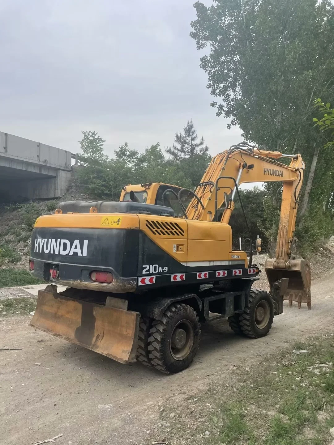 Wheel Excavator Used Hyundai 210W-9 R210 Excavators Original Condition Hinery Construction Equipments For Sale Good Korea