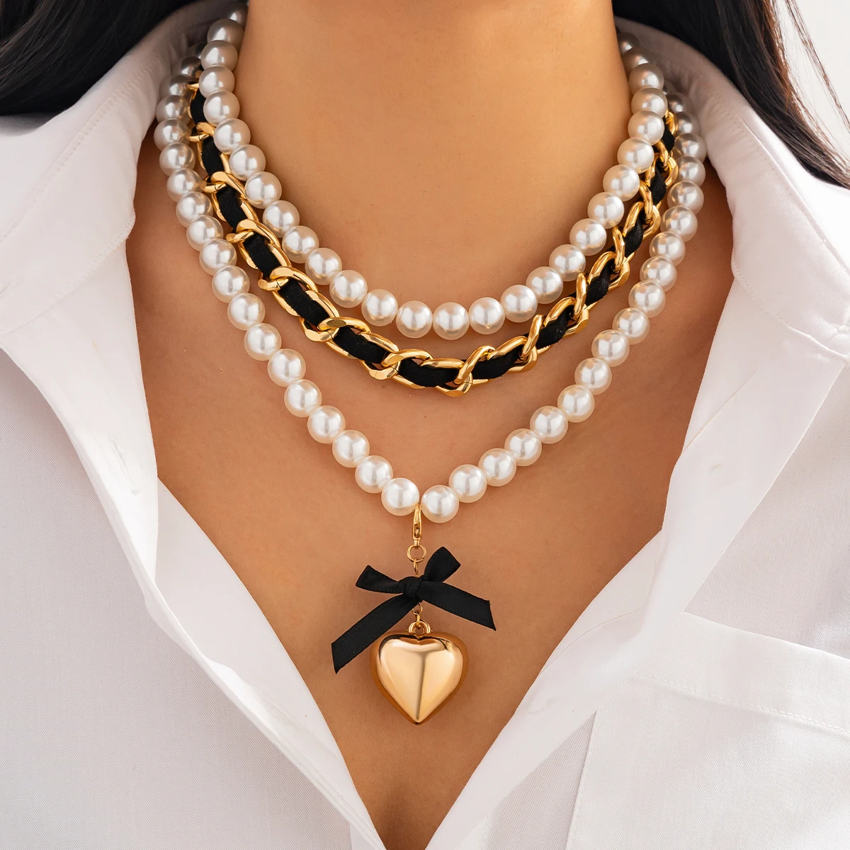 

Ingemark Vintage Black Velvet Twisted Metal Imitation Pearl Chain Women Goth Love Heart Bow Pendant Choker New Year Jewelry Gift