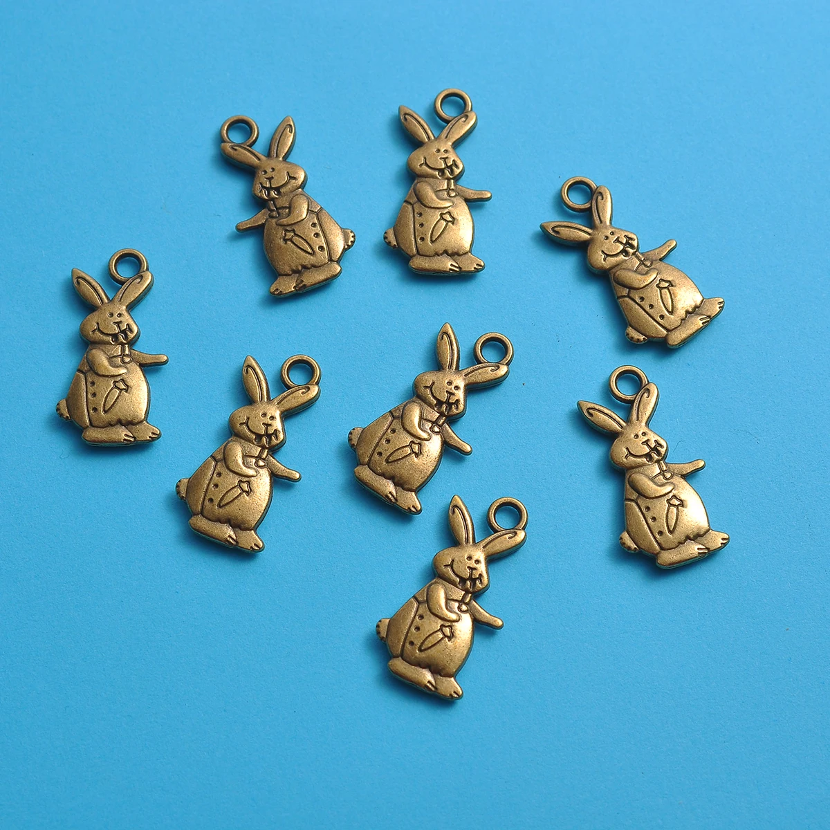 6-Piece Set of Carrot Gentleman Rabbit Charms, Vintage-Style Gentleman Rabbit 3D Design, Suitable for DIY Bracelets, Necklaces, and Earrings, Handmade Beaded Decoration Accessories