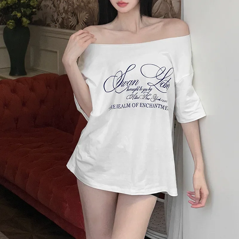 تي شيرت نسائي مثير للاسترخاء حرف 2025 للسيدات ساخن جديد متعدد الاستخدامات نمط جو الشارع قطع علوية عصرية للصيف على شكل فرخ