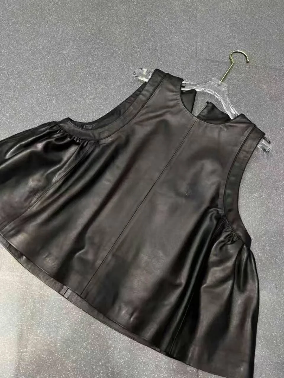 

Новинка 2025: Женский кожаный топ-майка Slim Fit с открытыми плечами, повседневный летний жилет на молнии, большие размеры