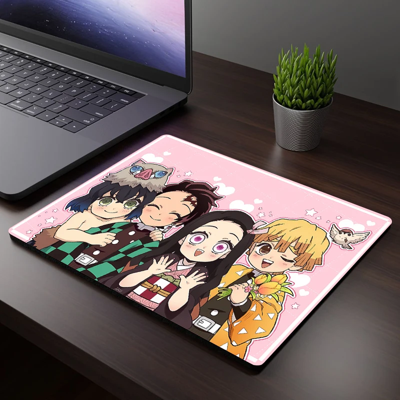 Demon Slayer Mauspad Nezuko Tanjiro Anti-Rutsch-Mauspads Büro-Desktop-Anti-Rutsch-Mauspad Kleine Größe 18 x 22 cm Anime-Schreibtischpads
