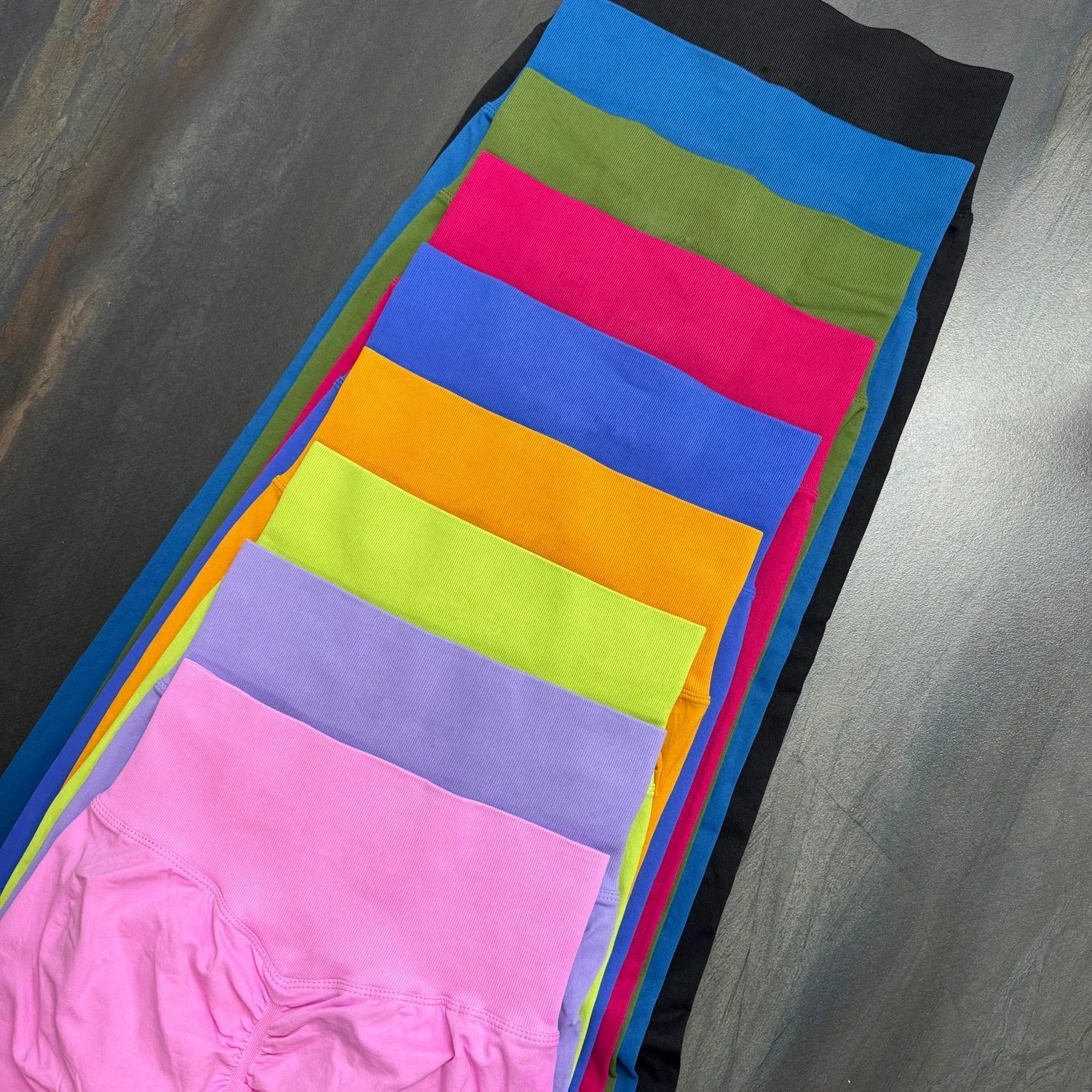 กางเกงโยคะเอวสูงสำหรับผู้หญิง กางเกงโยคะไร้รอยต่อ กางเกงออกกำลังกาย กางเกงรัดรูป ยืดหยุ่น กางเกงยกกระชับสะโพก กางเกงโยคะสำหรับออกกำลังกาย