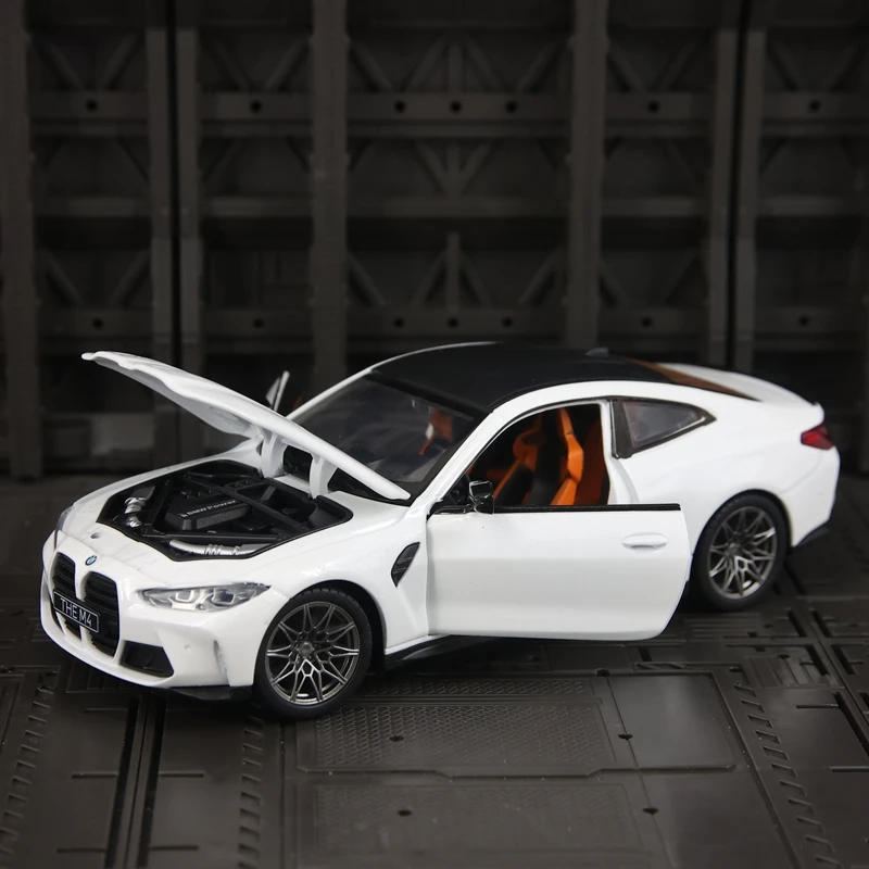 CCA 1:23 Simulation BMW M4 G82 Alloy Car Model doors on both sides that can be opened has sound and lighting functions