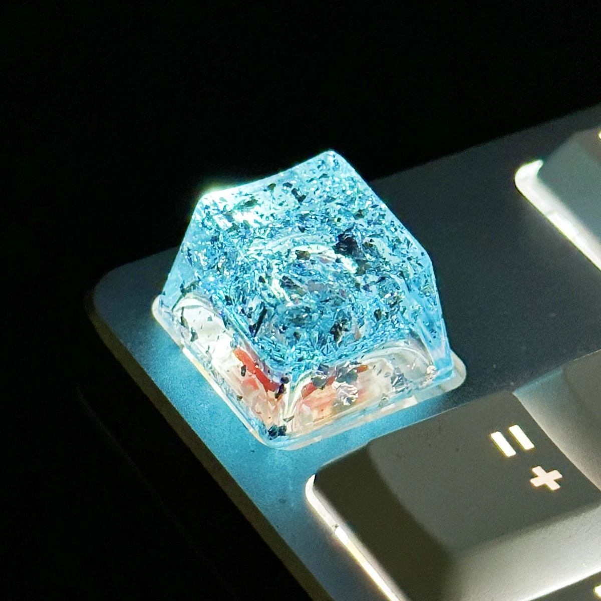 1PC Handmade Customized Resin Keycap OEM R4 Personalized Drop Glue Ice Transparent Silver Foil Keycaps for Mechanical Keyboard