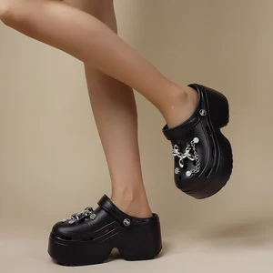 Sapatos de jardim sola grossa para mulheres, deslizamento em tamancos, sandálias plataforma cunha, corrente da moda feminina, tamancos DIY, verão, 2024 8 principais vendas sandalia salto alto cunha - №3