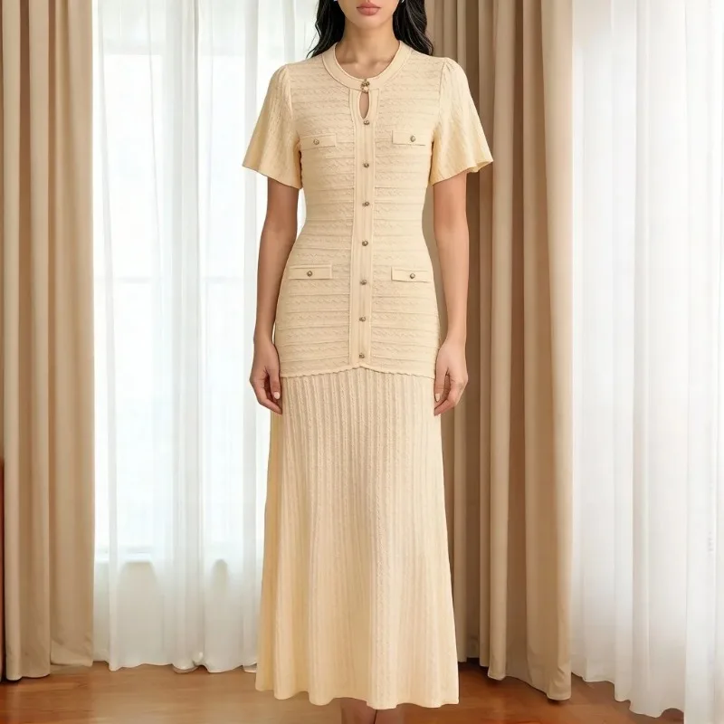 Vestido Midi Feminino de Verão com Estilo Elegante e Efeito Emagrecedor, em Tricô Vazado com Fio Brilhante, Gola Redonda, Cor Sólida e Manga Curta